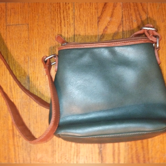 Sag Harbor Vintage Shoulder Bag - Picture 4 of 4